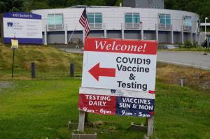 A sign points the way to the South Peninsula Hospital COIVD-19 testing and vaccine clinic at 4201 Bartlett Street on Flag Day, Tuesday, June 14, 2022, in Homer, Alaska. (Photo by Michael Armstrong/Homer News)