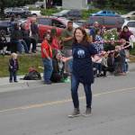 Maura Jones hoops it up for the South Peninsula Hospital group during the Homer Fourth of July parade on Monday, July 4, 2022, on Pioneer Avenue in Homer, Alaska. (Photo by Michael Armstrong/Homer News)