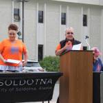Soldotna Chamber of Commerce Executive Director Shanon Davis (left) and Merrill Sikorski (right) moderate the 65th annual Soldotna Progress Days Parade on Saturday, July 23, 2022 in Soldotna, Alaska. (Ashlyn O'Hara/Peninsula Clarion)