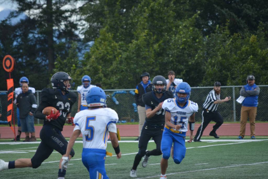 Tappan striding forward on Saturday, Aug. 13, 2022, at Homer High School in Homer, Alaska. (Photo by Charlie Menke/ Homer News)
