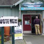 A line of voters runs out the door of the Diamond Ridge Voting Precinct at the Homer Chamber of Commerce and Visitor Center on Election Day, Tuesday, Aug. 16, 2022, in Homer, Alaska. Chamber Executive Director Brad Anderson said he had never seen the amount of people coming through the polling place. (Photo by Michael Armstrong/Homer News)