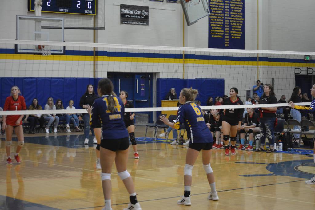 The Mariner front row prepares to block on Saturday, Aug. 20, 2022, at Homer High School in Homer, Alaska. (Photo by Charlie Menke/ Homer News)