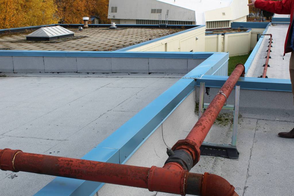 Natural gas pipes, used to for heating, are anchored to the outside of Soldotna Elementary School on Friday, Sept. 30, 2022, in Soldotna, Alaska. (Ashlyn OHara/Peninsula Clarion)