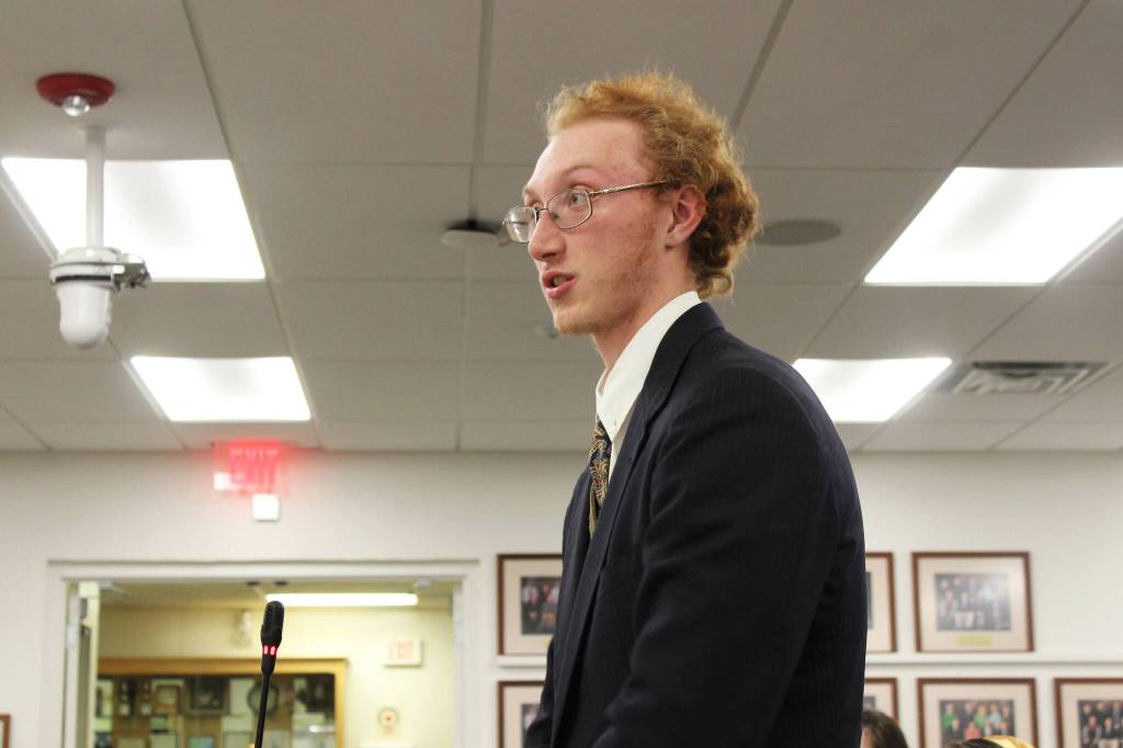 Justin Hansen testifies in support of a charter school in Nikolaevsk at a board of education meeting on Monday, Oct. 3, 2022, in Soldotna, Alaska. (Ashlyn OHara/Peninsula Clarion)