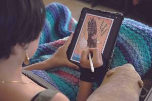 Mariza Ryce Aparicio-Tovar sketches The Eagle in Homer, Alaska. (Photo courtesy Ryce-Tovar)