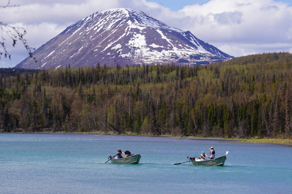 Jake Dye/Peninsula Clarion
Contestants race down the Kenai River during the 16th Annual Cooper Landing Drift Boat Regatta near the Eagle Landing Resort in Cooper Landing, May 20.
