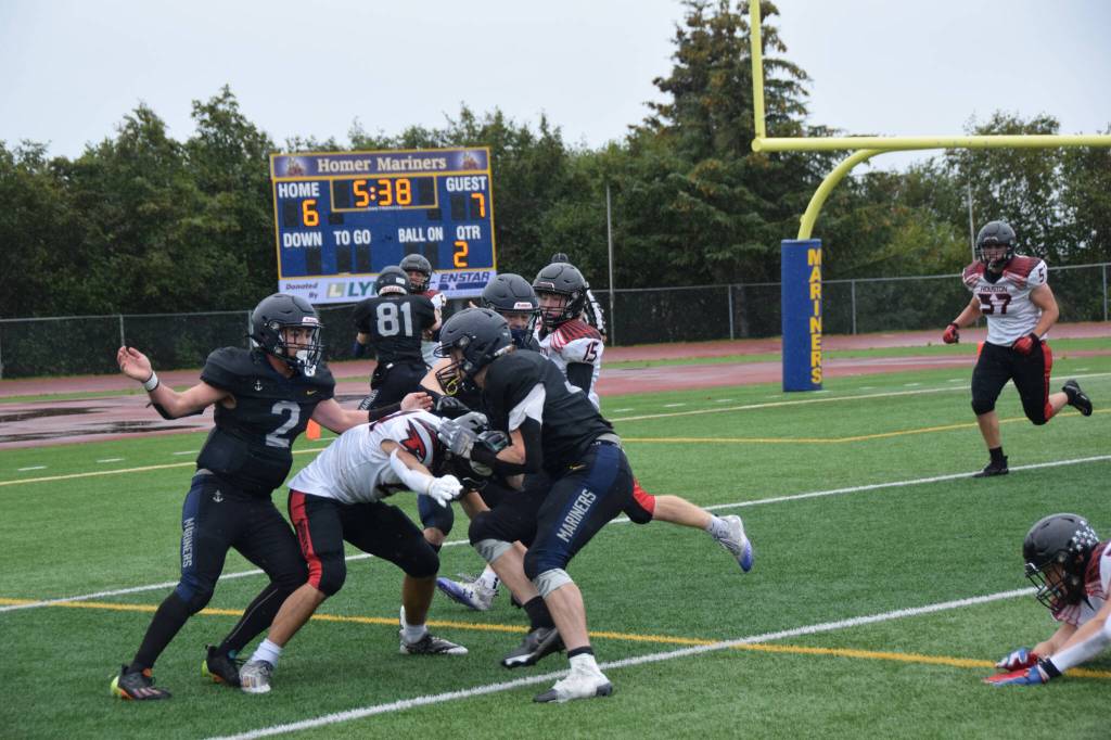 The Mariners score their second touchdown against the Houston Hawks, putting them in the lead with 8 points in the second quarter on Saturday, Sept. 16, 2023 in Homer, Alaska. (Delcenia Cosman/Homer News)