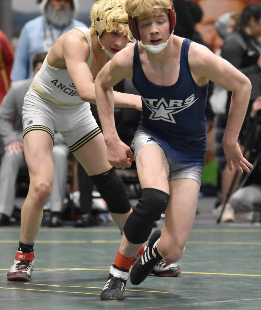 Soldotnas Jacob Strausbaugh escapes from Souths Jacob Morris on the way to an 18-5 victory in the Division I title match at 125 pounds Saturday, Dec. 16, 2023, at the state wrestling tournament at the Alaska Airlines Center in Anchorage, Alaska. (Photo by Jeff Helminiak/Peninsula Clarion)