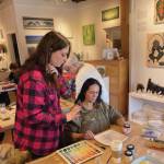 Photo by Emilie Springer
Artist Kendra Harvey, left, provides painting suggestions to Kathy Smith at Bunnells plate workshop on Saturday, March 2<ins>, 2024</ins> at the Bunnell Street Arts Center gallery in Homer<ins>, Alaska</ins>.