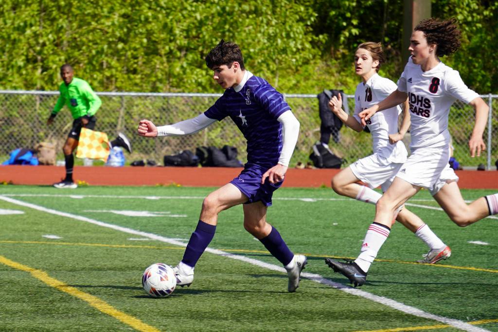 Soldotnas Andrew Arthur outpaces Juneau-Douglas Xavier Melancon and Jesper Bennetsen on the way to a Stars goal during the ASAA Division II Soccer State Championships at Veterans Memorial Field in Wasilla, Alaska, on Saturday, May 25, 2024. (Jake Dye/Peninsula Clarion)