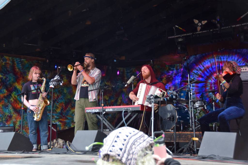 Ayla Ray plays the Ocean Stage during Salmonfest on Saturday, Aug. 2, 2025, at the Kenai Peninsula Fairgrounds in Ninilchik, Alaska. (Delcenia Cosman/Homer News)
