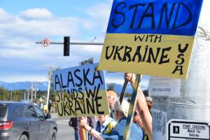 Protestors hold up signs expressing support for Ukraine on Friday, Aug. 15, 2025, in Homer, Alaska. (Delcenia Cosman)