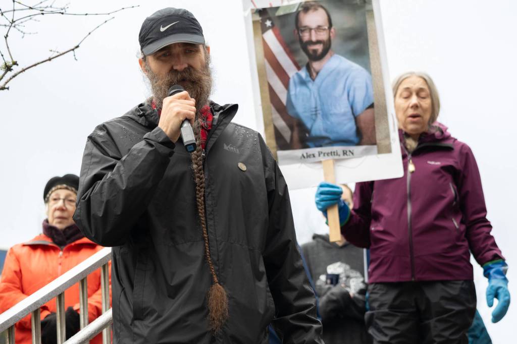 Photos by Chloe Anderson/Juneau Empire
Eric Antrim leads a crowd of more than 200 people at the Dimond Courthouse plaza on Jan. 29, 2026 in a song he wrote after federal agents killed 37-year-old Alex Pretti in Minneapolis.